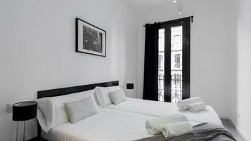 3 bedrooms, iron/ironing board, internet, bed sheets