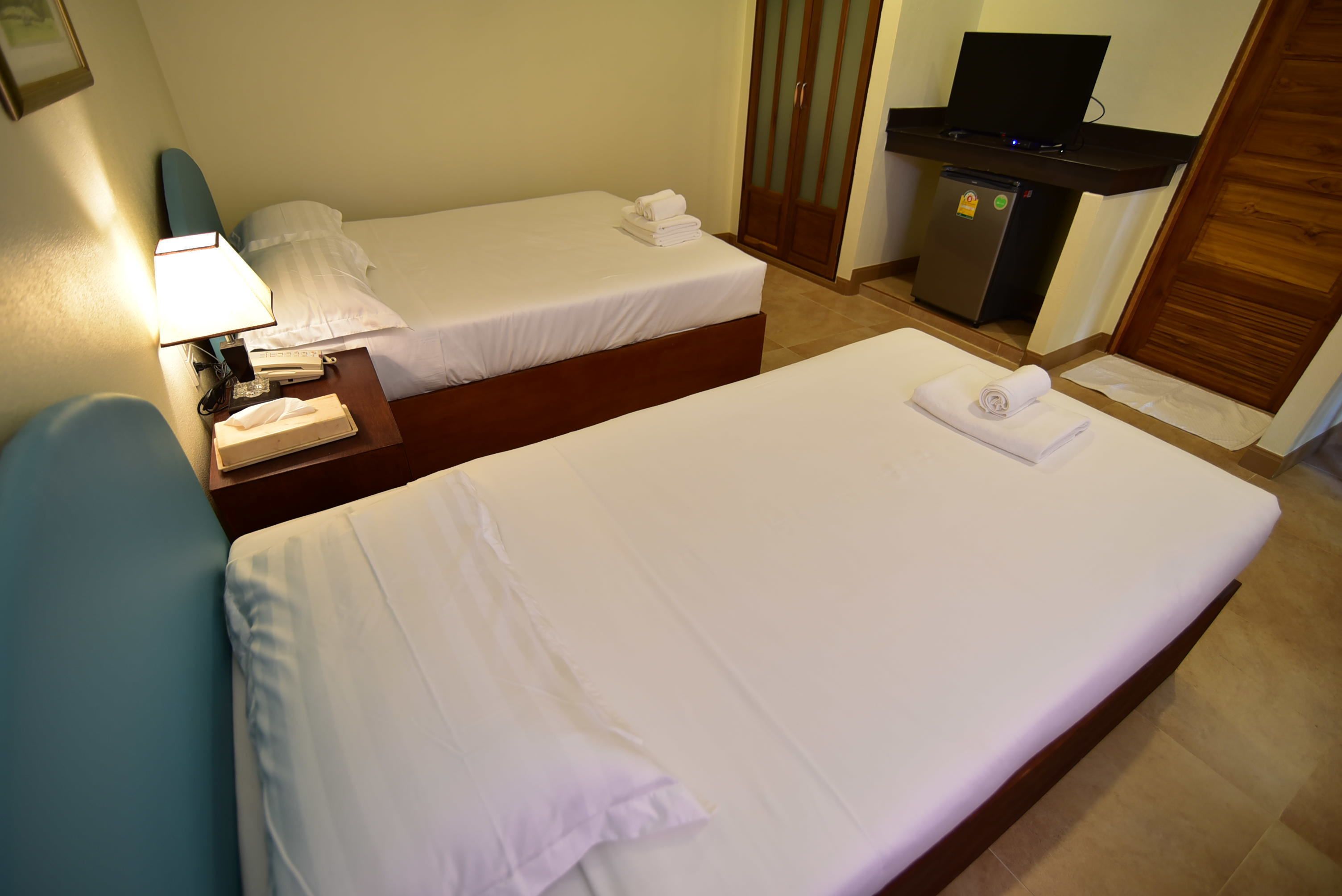 desk, soundproofing, free wifi, bed sheets