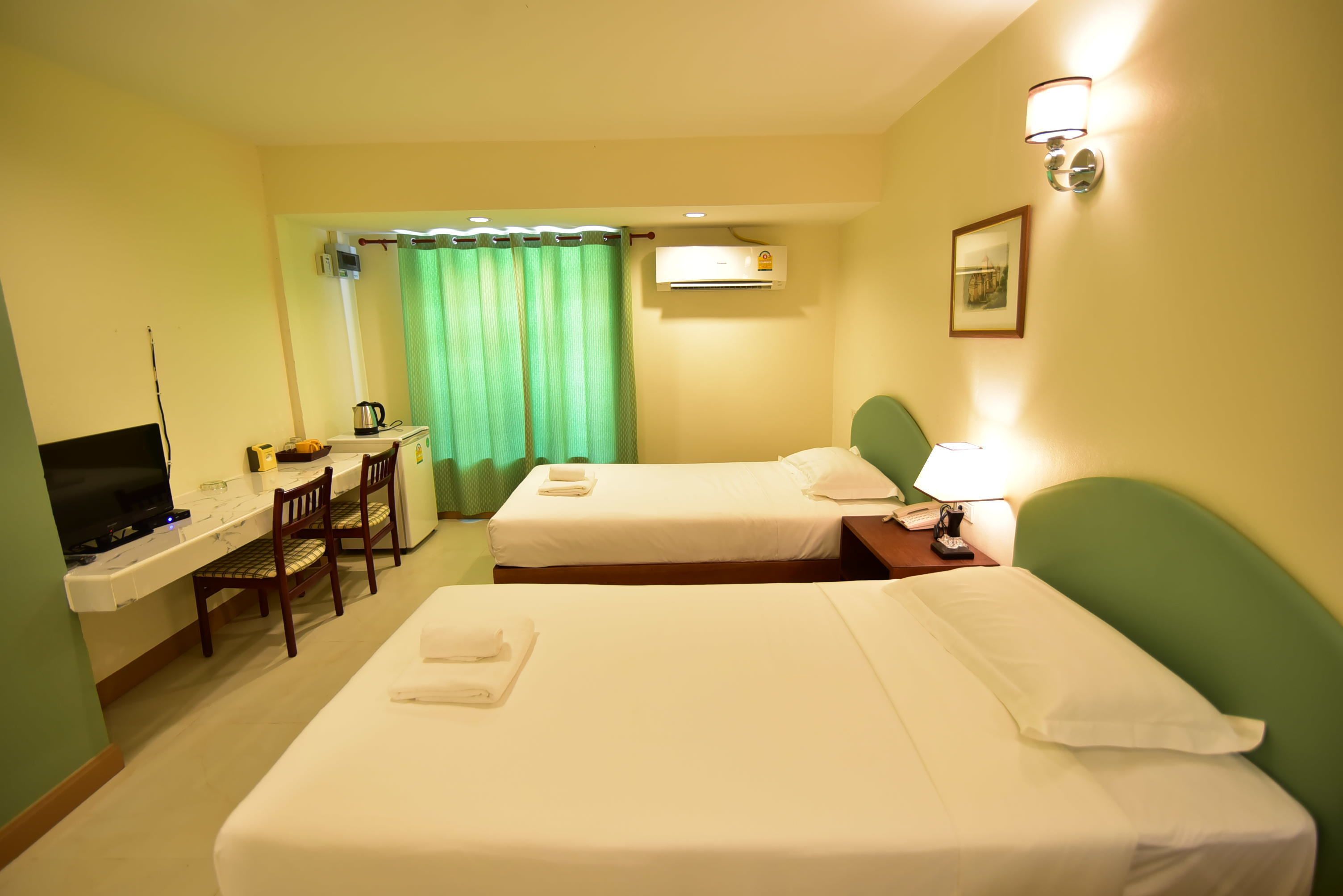 Standard Twin Room | Desk, soundproofing, free WiFi, bed sheets