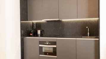 Fridge, microwave, oven, coffee/tea maker