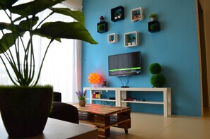 The Woodz x Colorized | Living area | 32-inch flat-screen TV with satellite channels, TV
