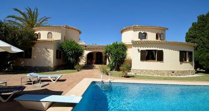 Valtava Finca jopa 8 hengelle Deniassa (Espanja) lähellä rantaa, ilmainen WiFi