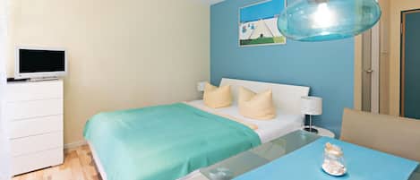1 bedroom, travel cot, WiFi, bed sheets