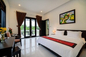 Chambre Double Romantique, 1 grand lit, balcon, vue piscine