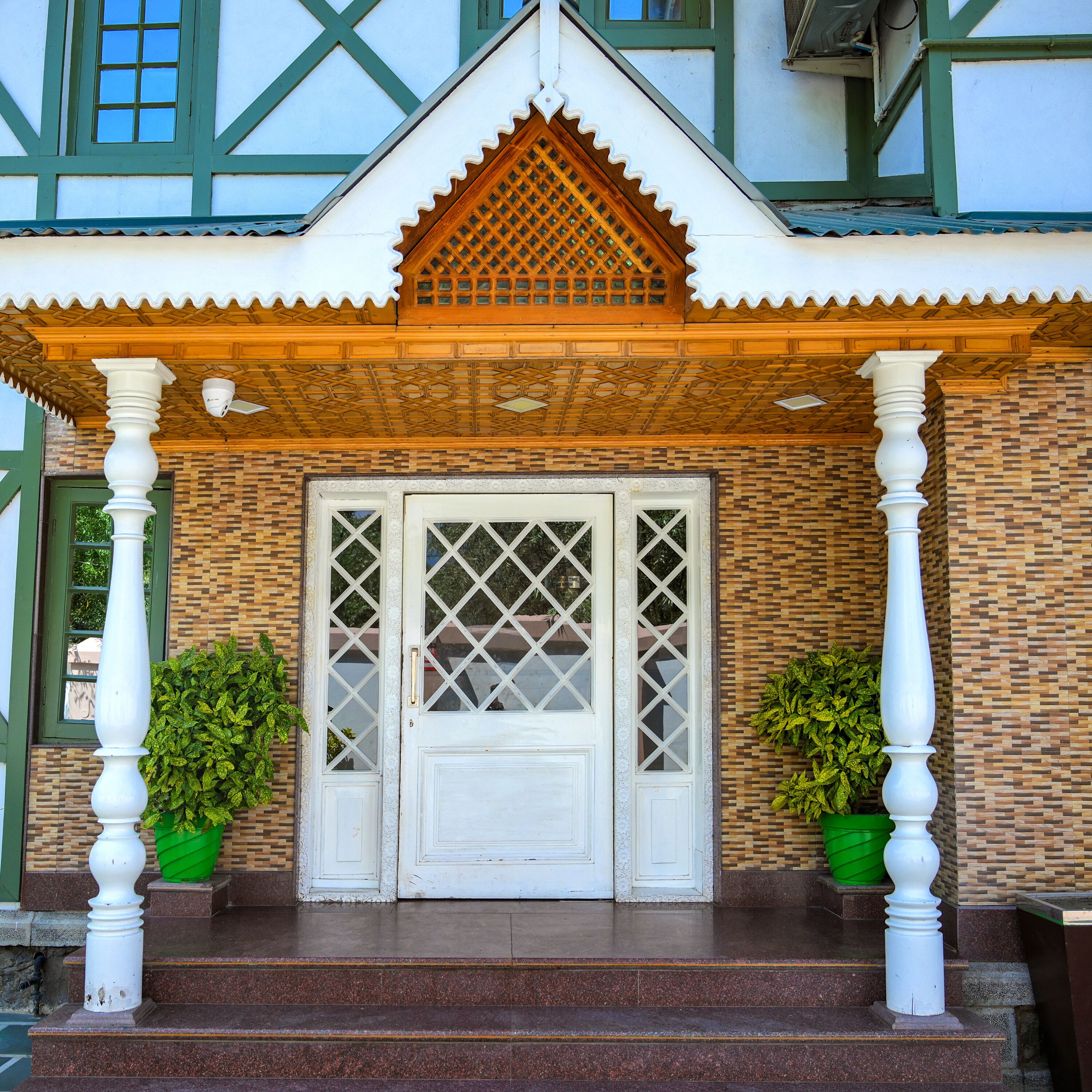 Café da manhã, almoço e jantar; culinária internacional 