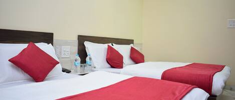 Firemannsrom – deluxe, 2 dobbeltsenger | Safe på rommet, skrivebord, lydisolert og wi-fi (inkludert)