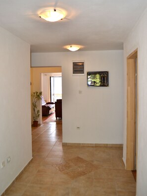 Family Apartment, 3 Bedrooms, Bay View | Room amenity