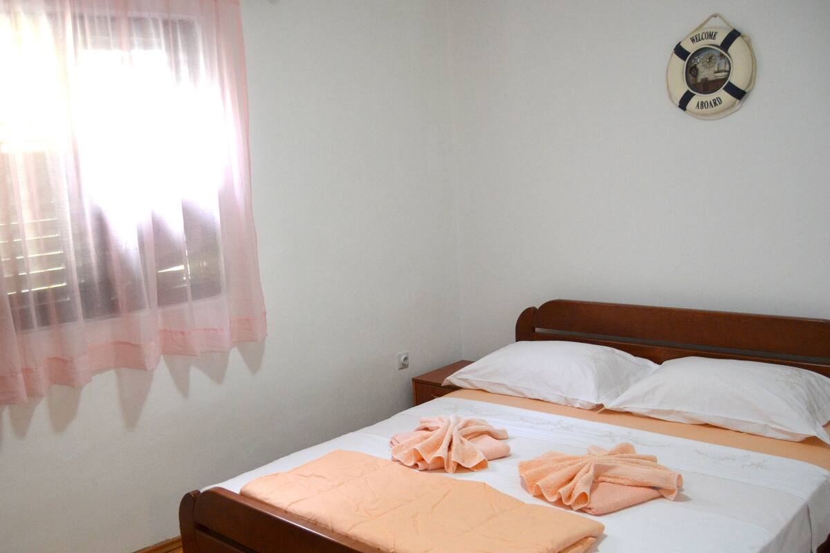 Sistema de insonorización, wifi gratis y ropa de cama 