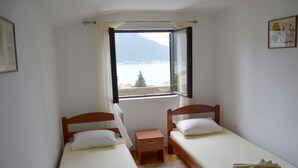 Twin Room, Shared Bathroom - Apartments Dobrisa (Kotor)