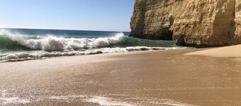 Moderne stille leilighet med havutsikt og stranden