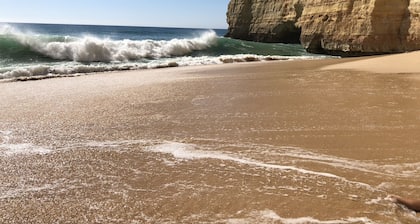 Modern, quietly located vacation apartment with sea view + close to the beach, fully air-conditioned