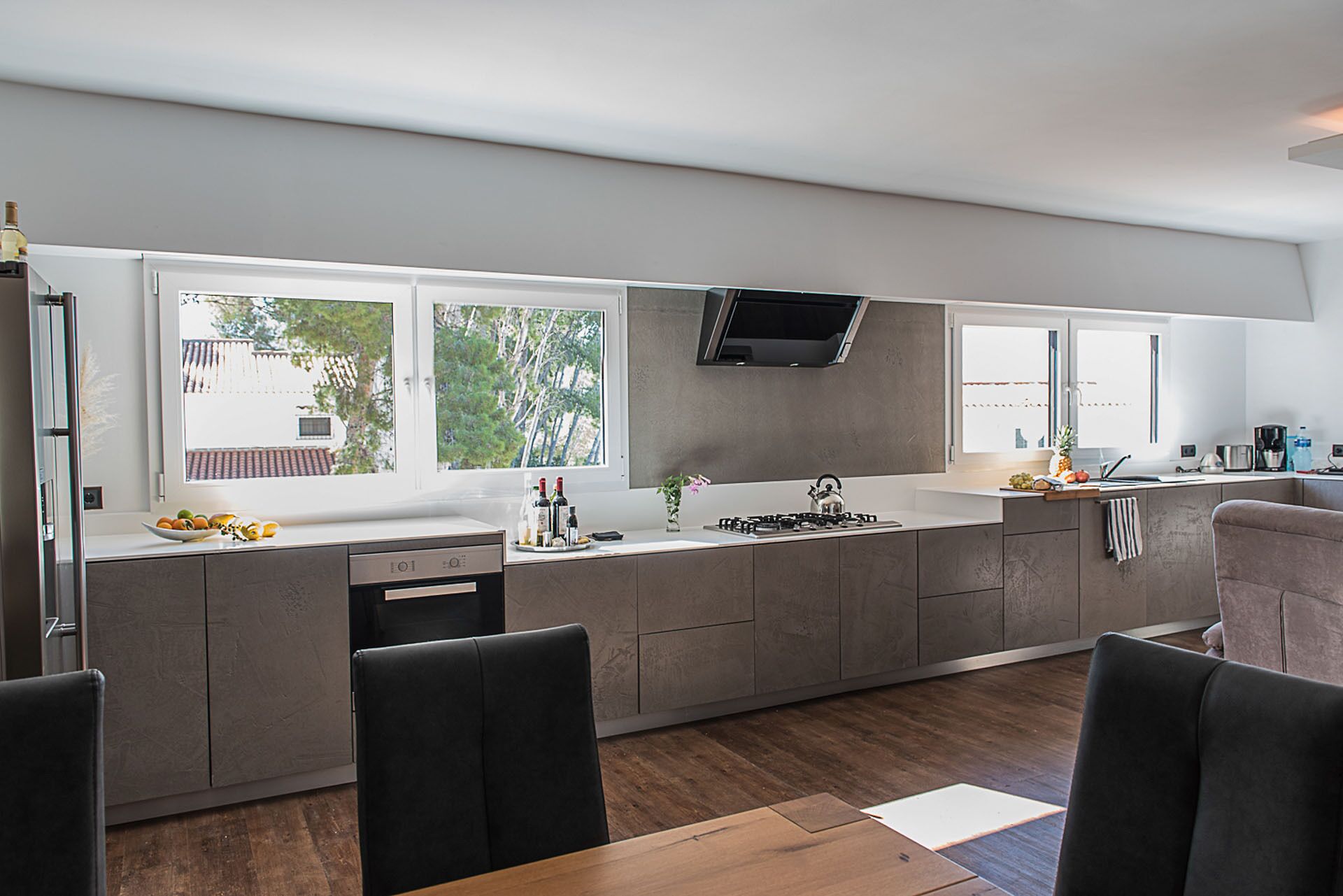 Fridge, oven, stovetop, dishwasher