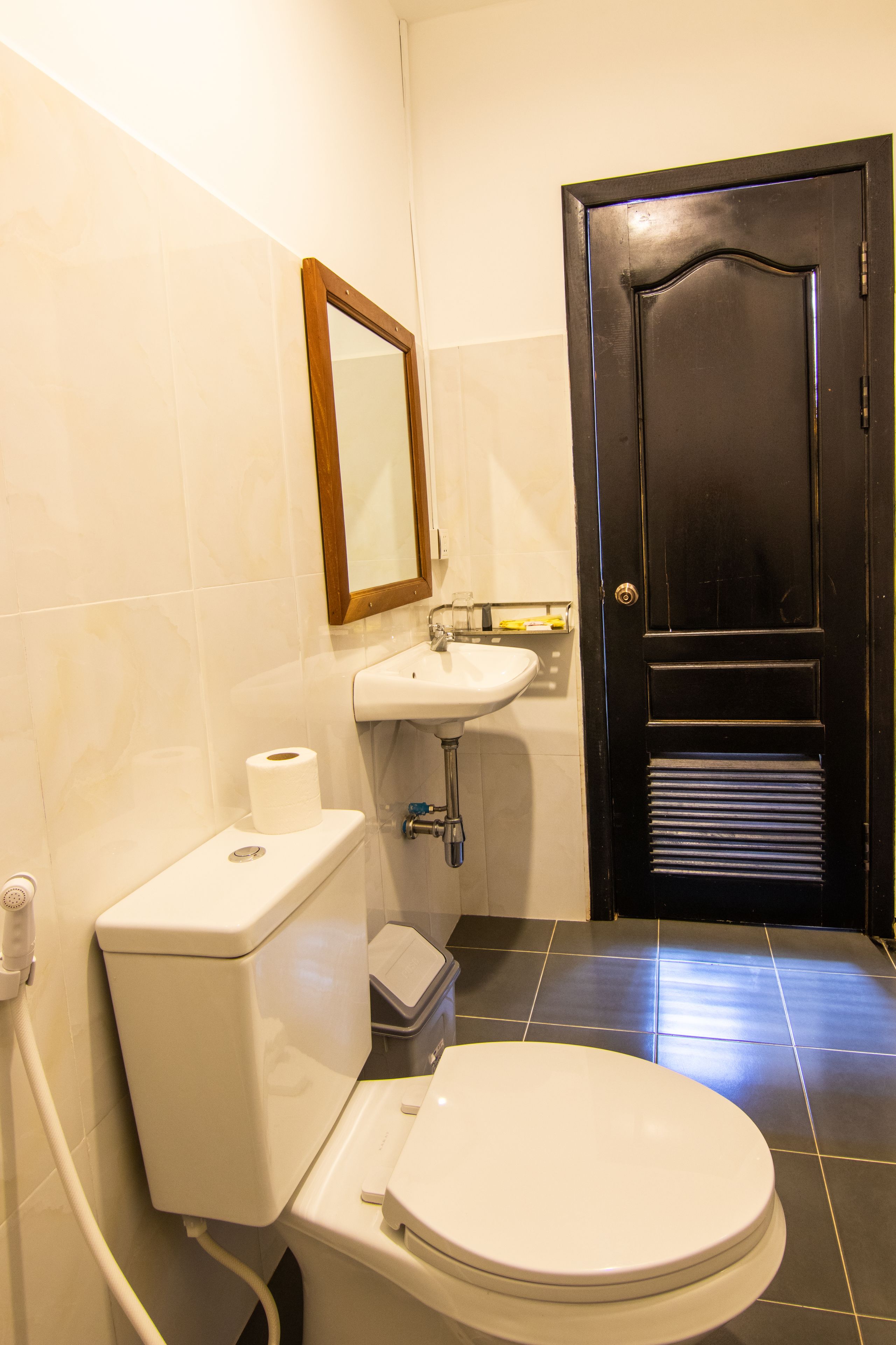 deluxe room, 1 king bed, garden view | bathroom sink