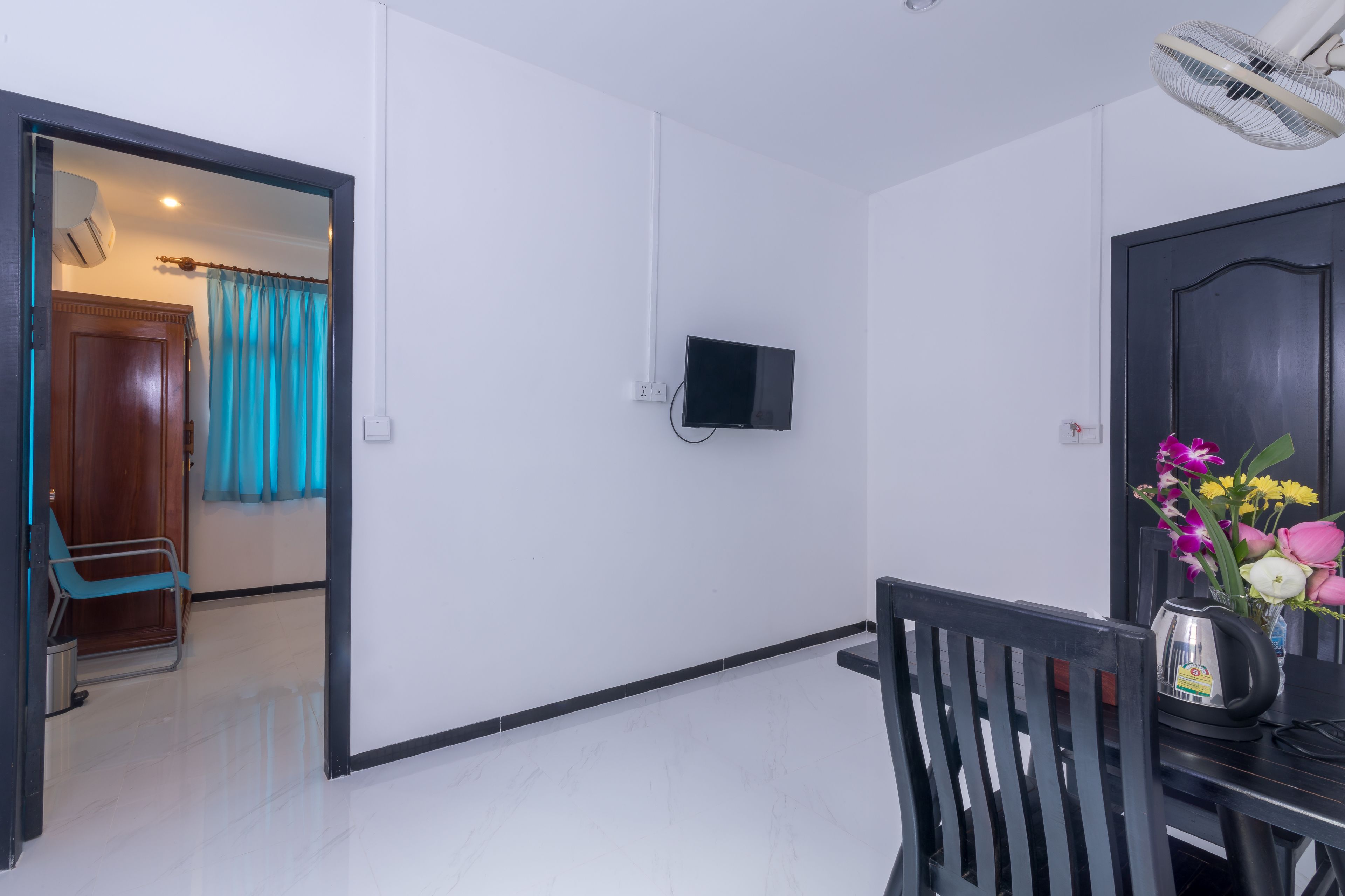 standard double room | in-room dining