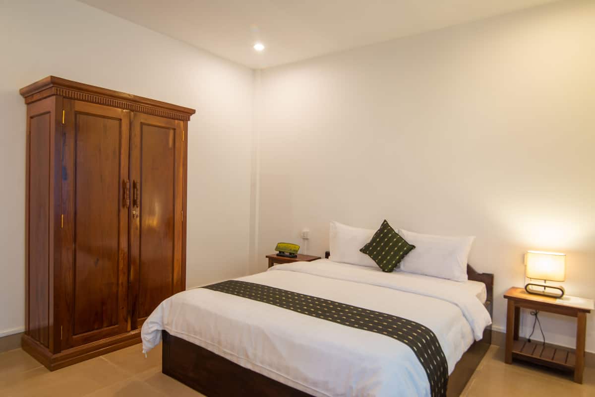 1 bedroom, Egyptian cotton sheets, premium bedding, down duvets
