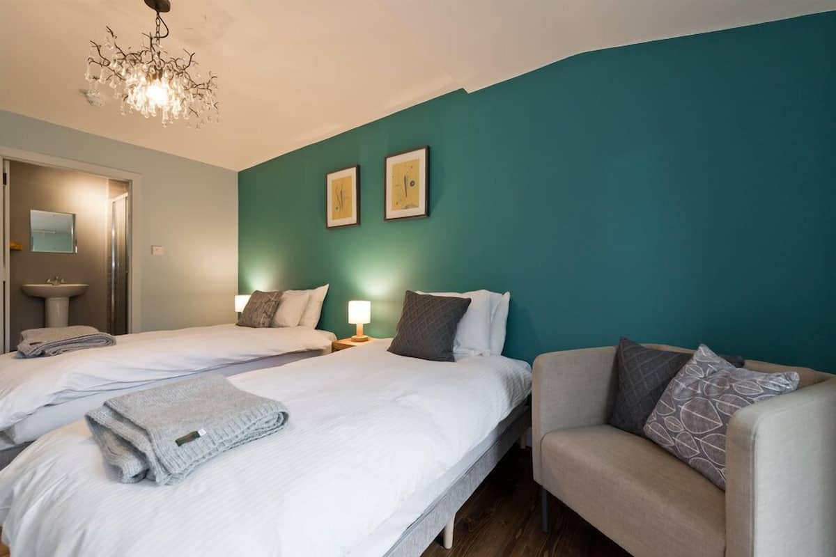 Deluxe tweepersoonskamer | Luxe beddengoed, donzen dekbedden, bedden met traagschuimmatras