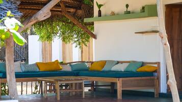 Deluxe Bungalow, Ocean View | In-room safe, bed sheets