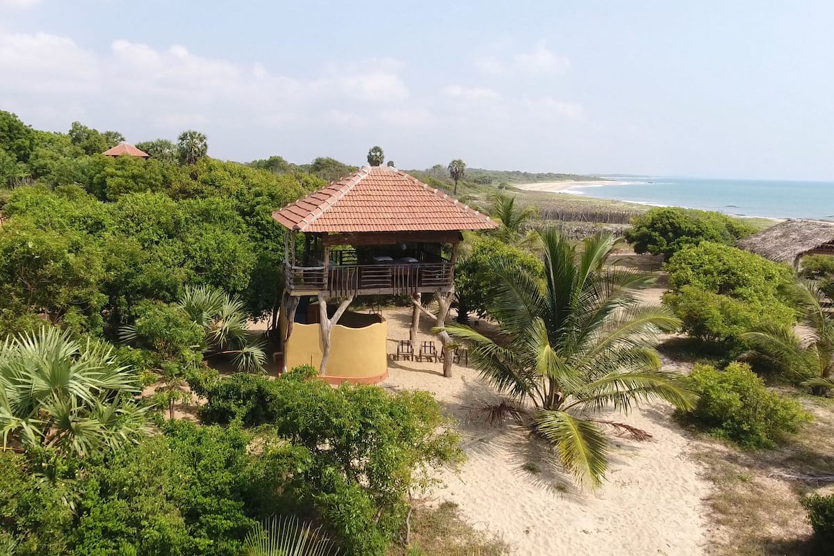 Panoramic Tree House, Ocean View, Beachfront | In-room safe, bed sheets