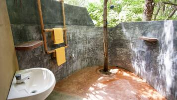 Dobbeltrom – classic, hageområde | Bad | Dusj og håndklær