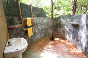 Classic Double Room, Garden Area | Bathroom