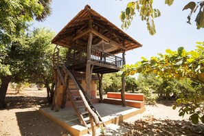 Panoramic Tree House, Ocean View, Beachfront | In-room safe, bed sheets - Hilltop Cabanas (Komari)