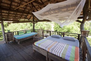 Panoramic Tree House, Ocean View, Beachfront