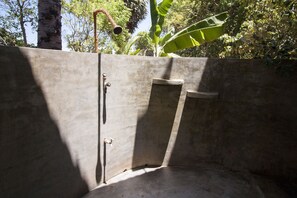 Bathroom - Hilltop Cabanas (Komari)