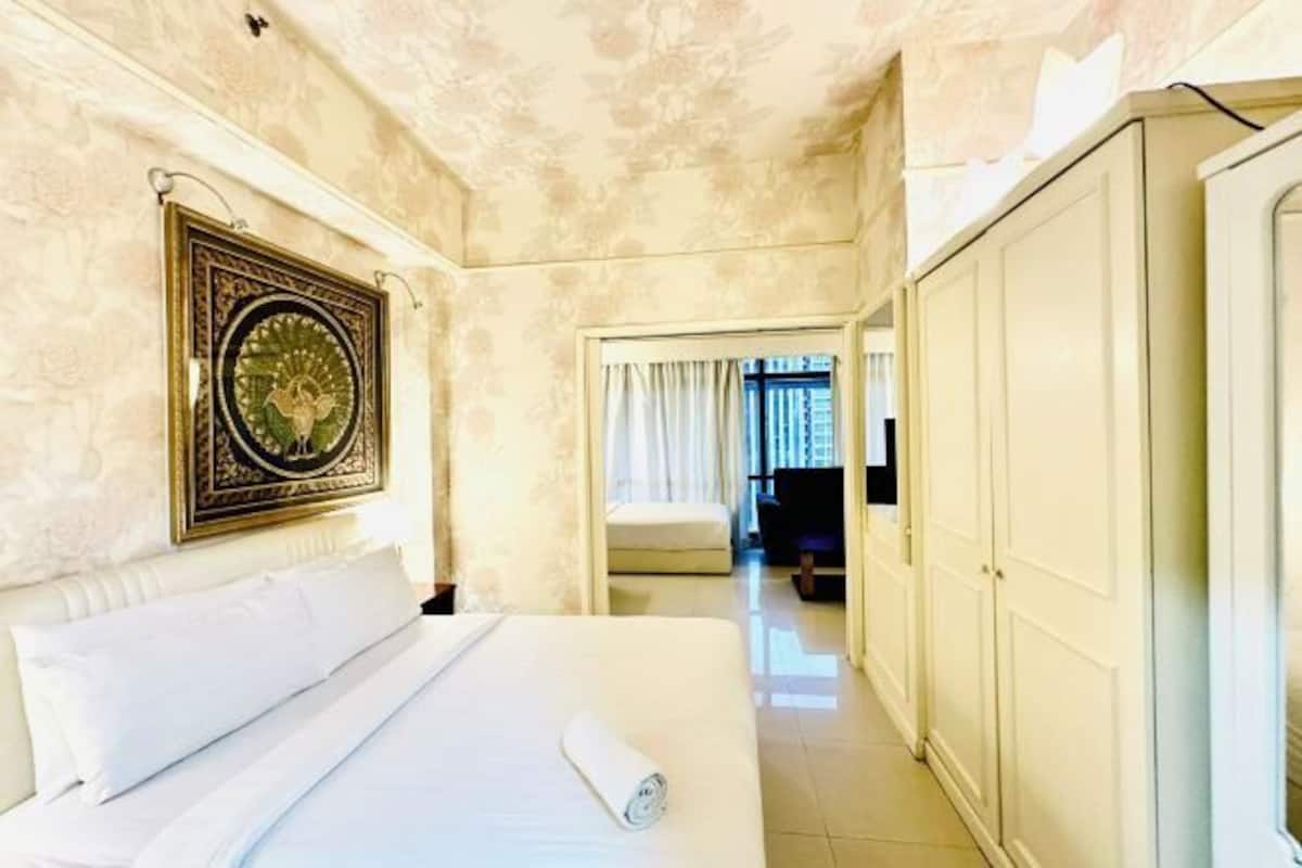 Premium bedding, soundproofing, iron/ironing board, rollaway beds