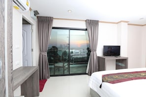 Minibar, desk, blackout curtains, free WiFi - Sunlight Hotel (Pattaya)