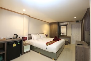 Minibar, desk, blackout curtains, free WiFi - Sunlight Hotel (Pattaya)