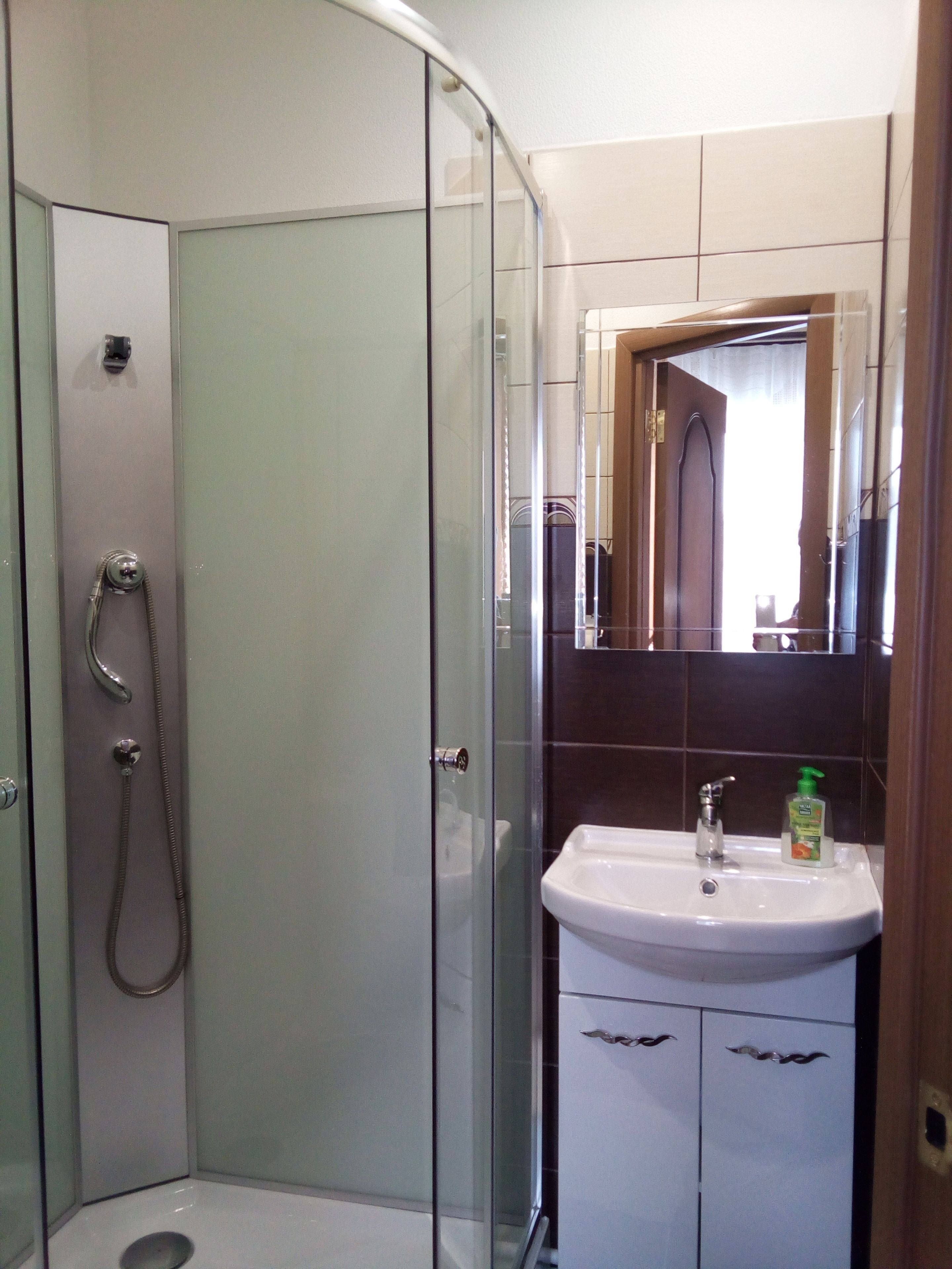 Classic Studio | Bathroom | Shower, free toiletries, hair dryer, towels