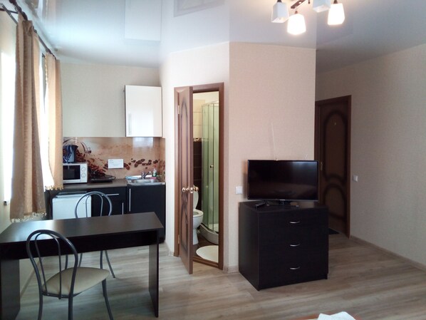 Studio Classic | Skrivbord, arbetsyta för laptop, strykjärn/strykbräda och gratis wi-fi