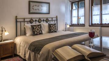 Deluxe Double Room, 1 Queen Bed, Non Smoking, Mountain View | 1 bedroom, premium bedding, in-room safe, individually decorated