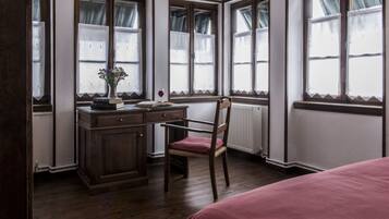 Habitación doble Deluxe, 1 cama Queen size, para no fumadores, vista a la montaña | 1 habitación y ropa de cama de alta calidad