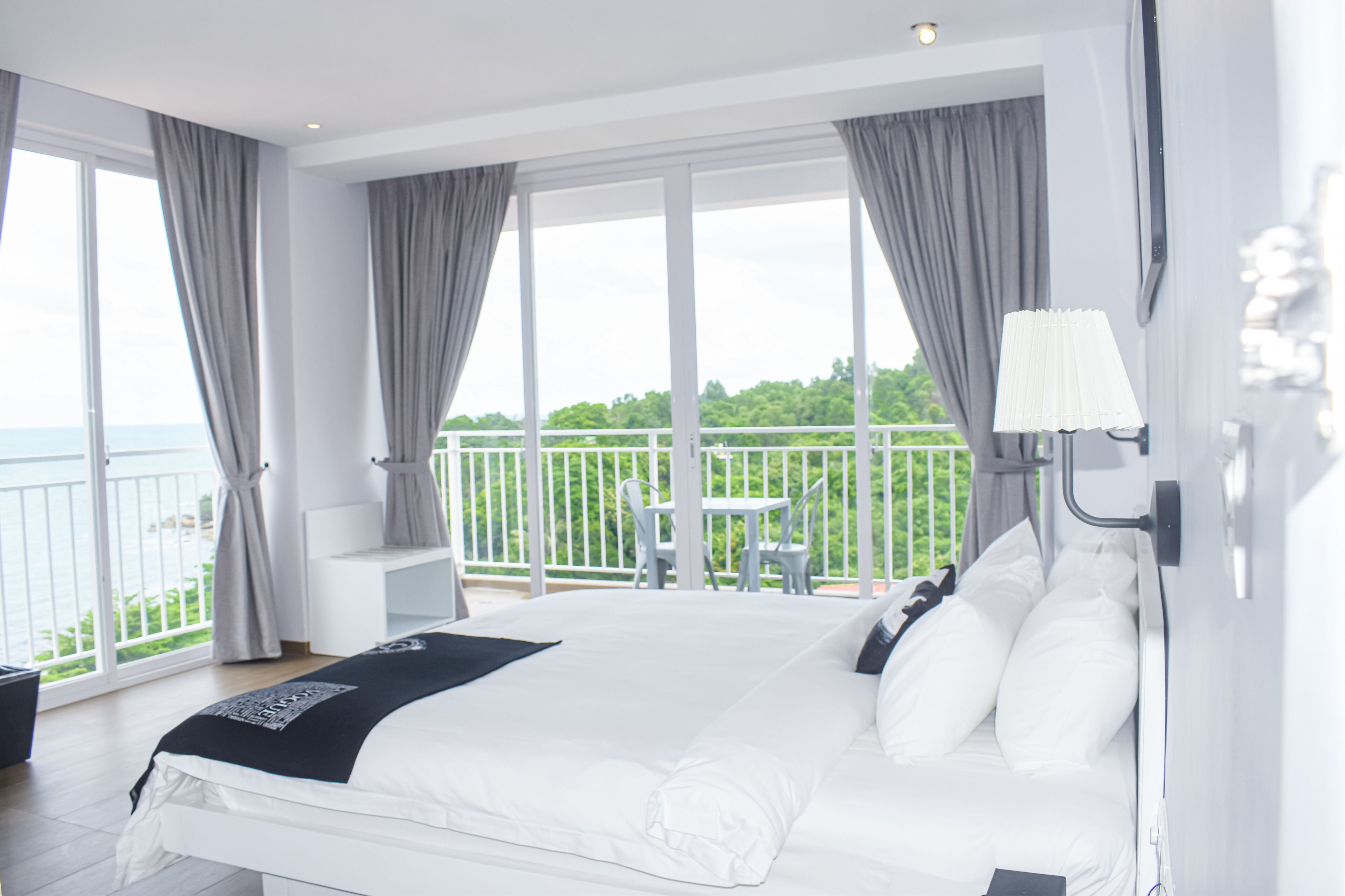 Suite Présidentielle, 1 très grand lit, cuisine | Literie de qualité supérieure, coffres-forts dans les chambres, bureau