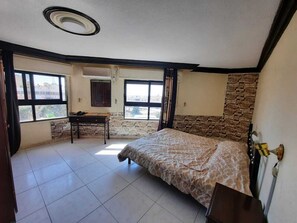 Caja de seguridad en la habitación y cortinas blackout 