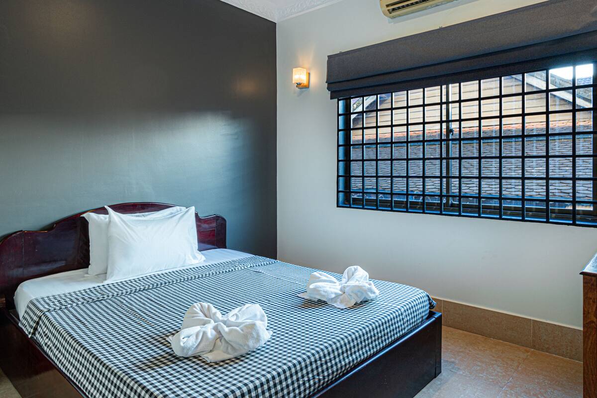Budget Double Room | مكتب وستائر تعتيم وواي فاي مجانًا