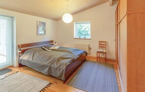 5 bedrooms, travel cot, free WiFi
