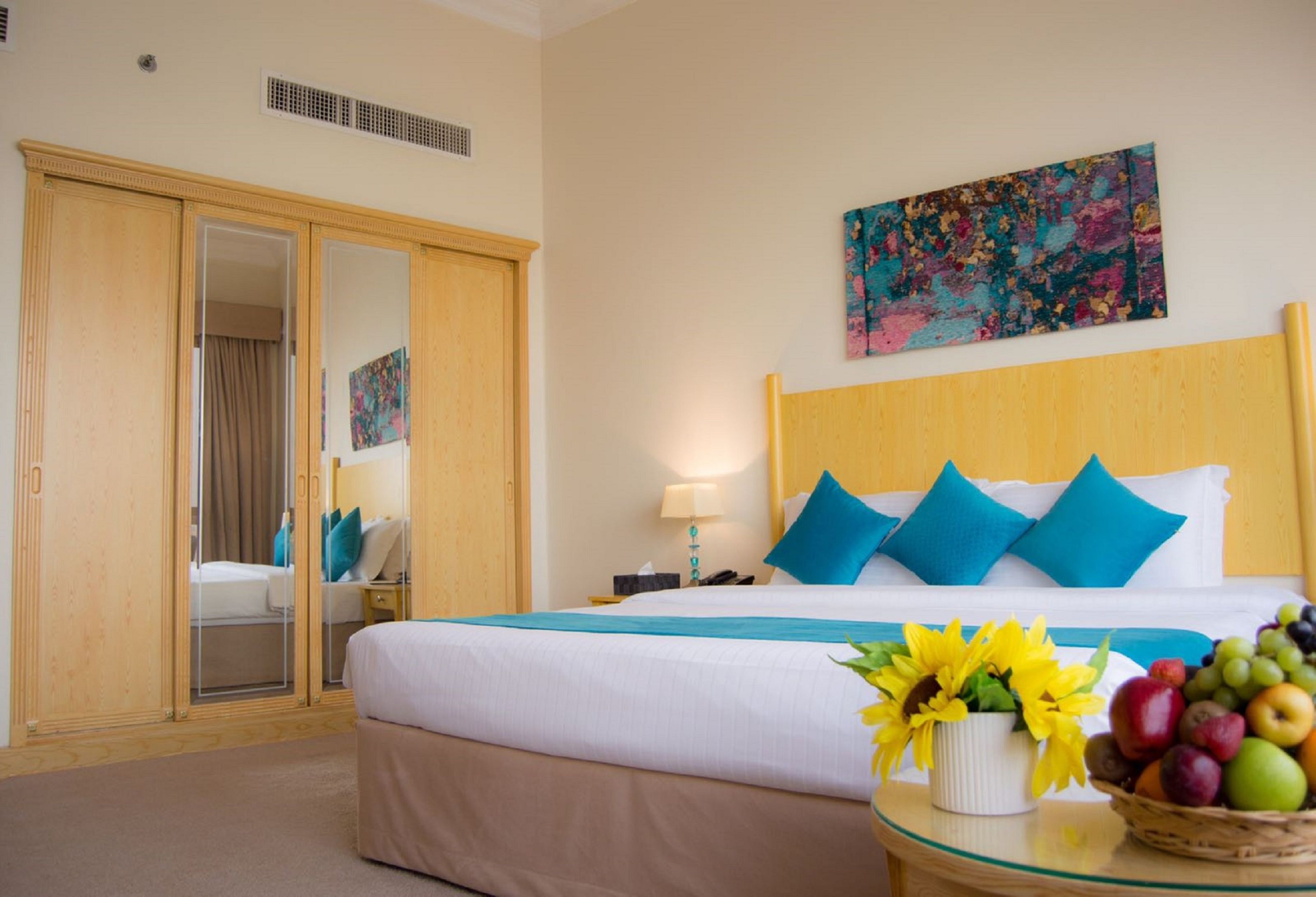 Minibar, in-room safe, desk, iron/ironing board