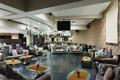 3 bars/lounges, poolside bar