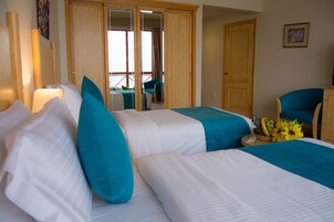 Minibar, in-room safe, desk, iron/ironing board