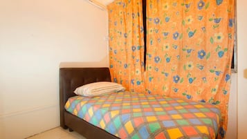 Basic Single Room | Iron/ironing board, free WiFi