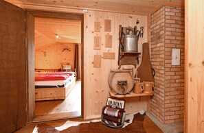 4 bedrooms, travel crib