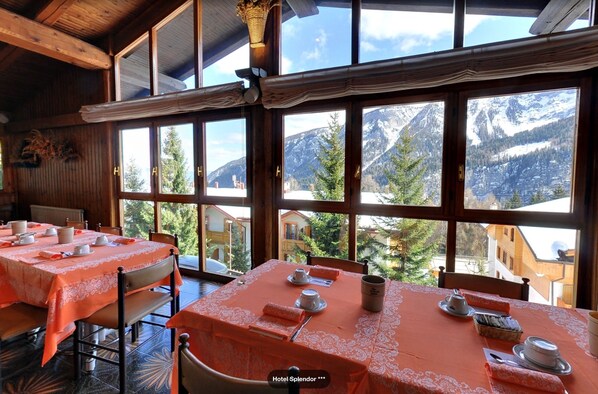 Buffet déjeuner gratuit