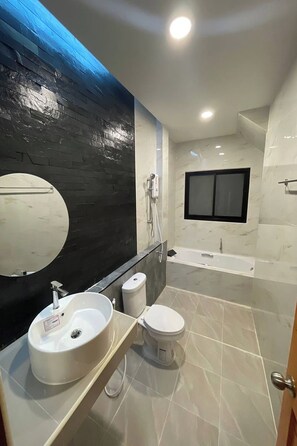 Familie villa, 3 slaapkamers | Badkamer | Een douche, gratis toiletartikelen, handdoeken