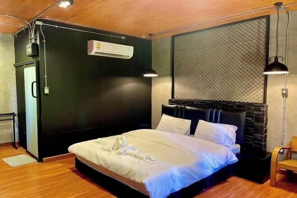 Desk, blackout drapes, WiFi (free)