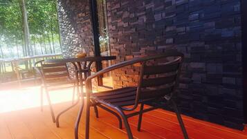 Khu ẩm thực ngoài trời