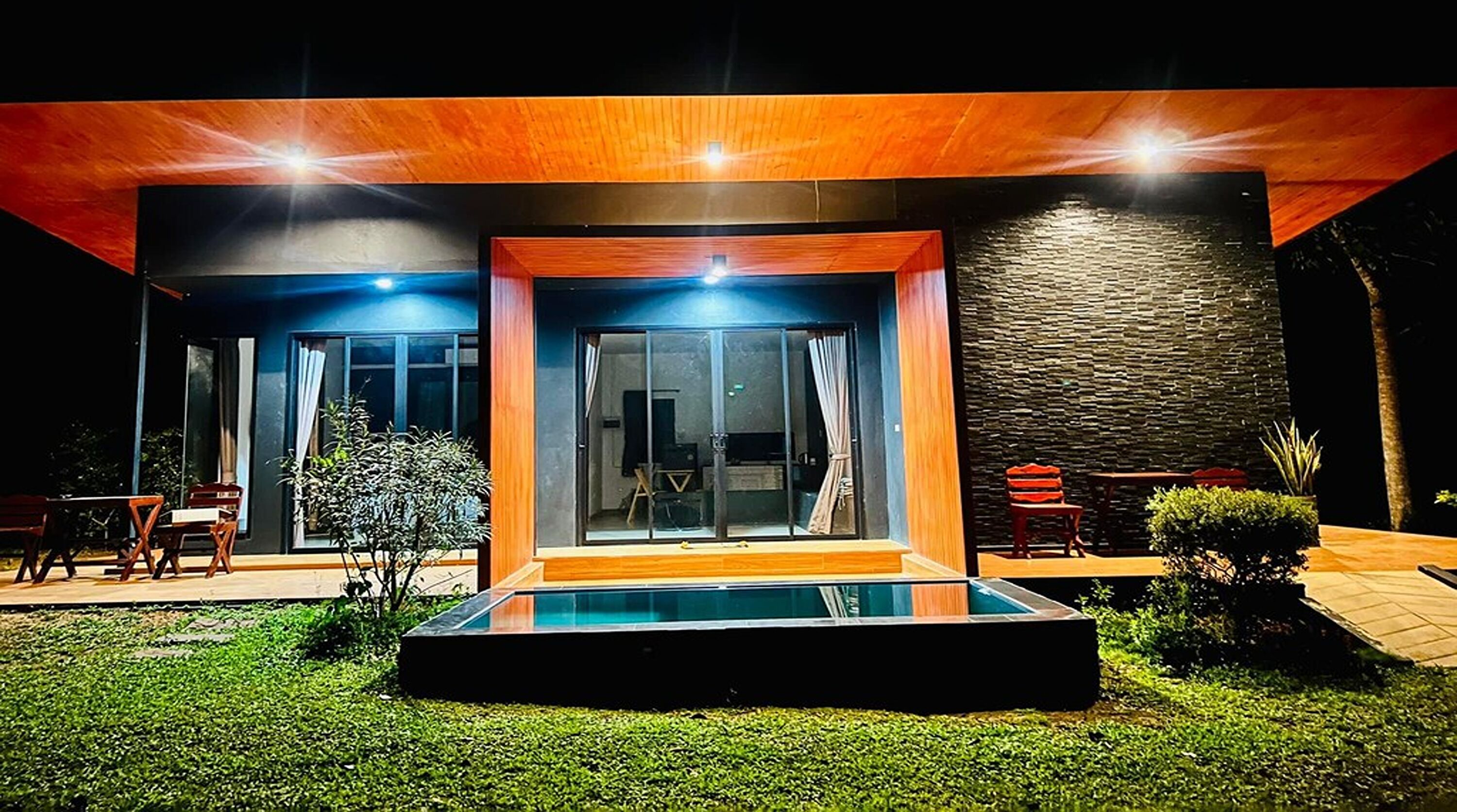 Standard Villa | Desk, blackout drapes, free WiFi