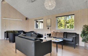 TV, fireplace, DVD player, table football - Cozy home in Frederiksværk with sauna (Frederiksværk)