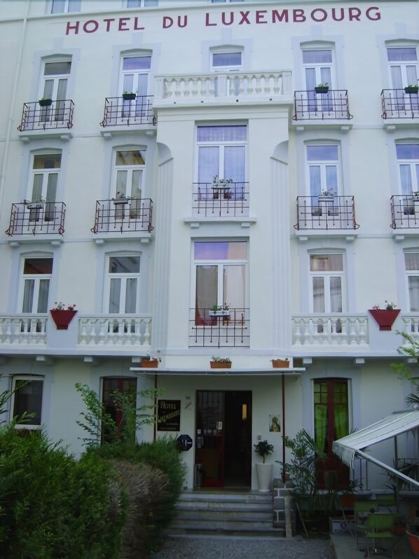 Front of property - Hôtel Luxembourg (Lourdes)
